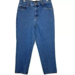 🌺 Reposhed Easy Fit Tapered Jeans. Very cute.